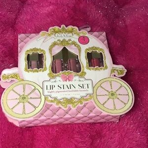 🎁 Idea Nicole Miller Cute Carriage Packaging 4 Lip Stain Set Highly Pigmented